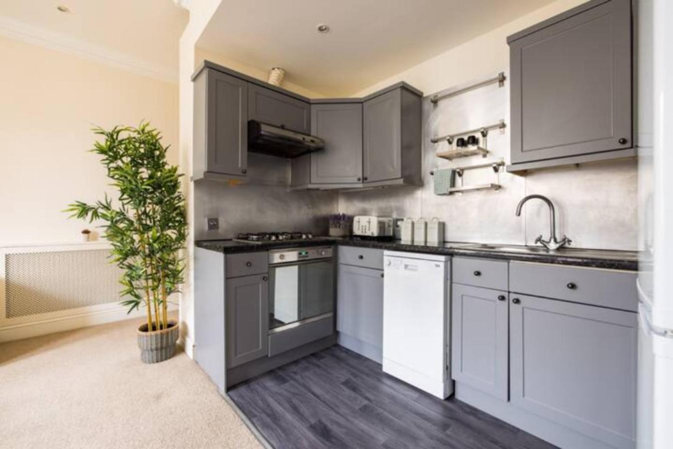 The West Kensington Collection Apartment Londra Exterior foto